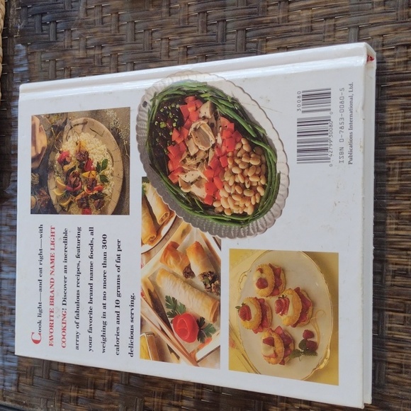 Light Cooking Cook Book Favorite Brand Name b250 - Picture 2 of 3